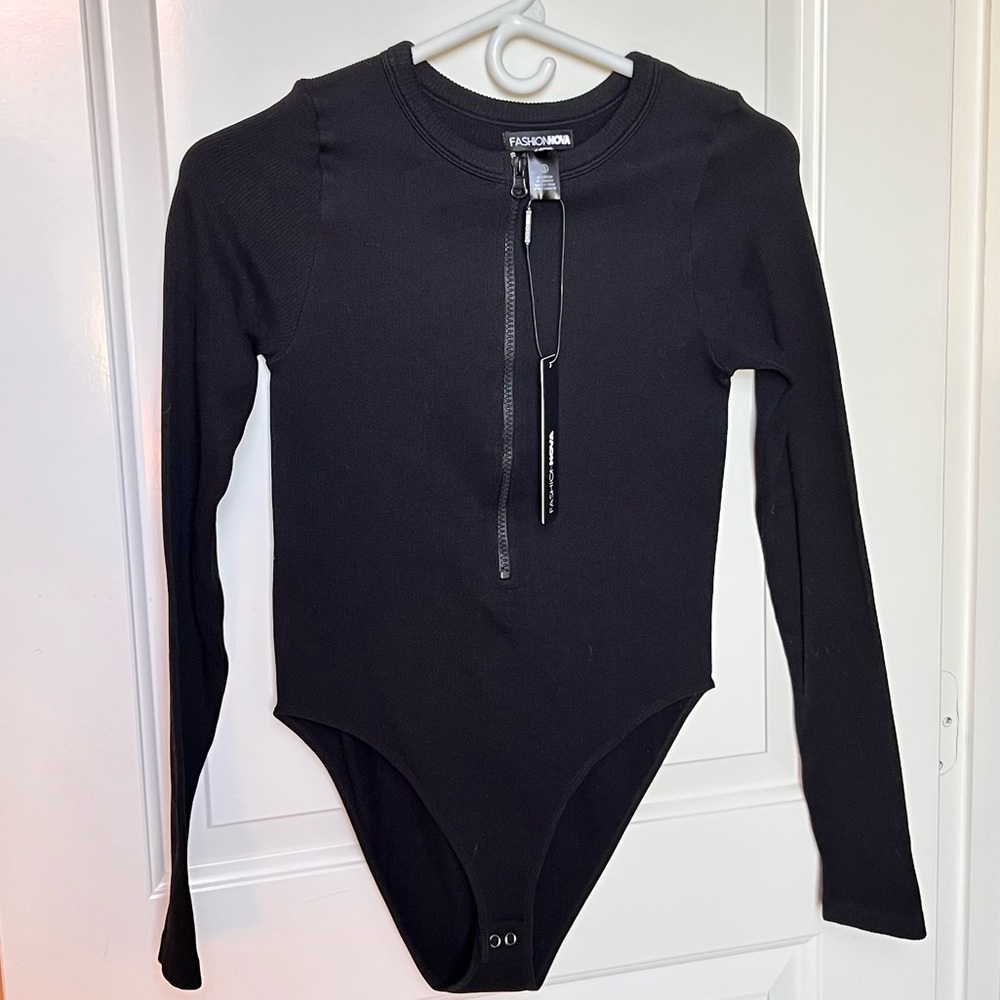 Fashion Nova Black Long Sleeve Ribbed Zip-Front Bodysuit